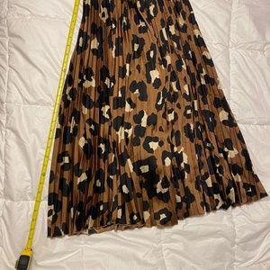 Leopard satin long pleaded skirt